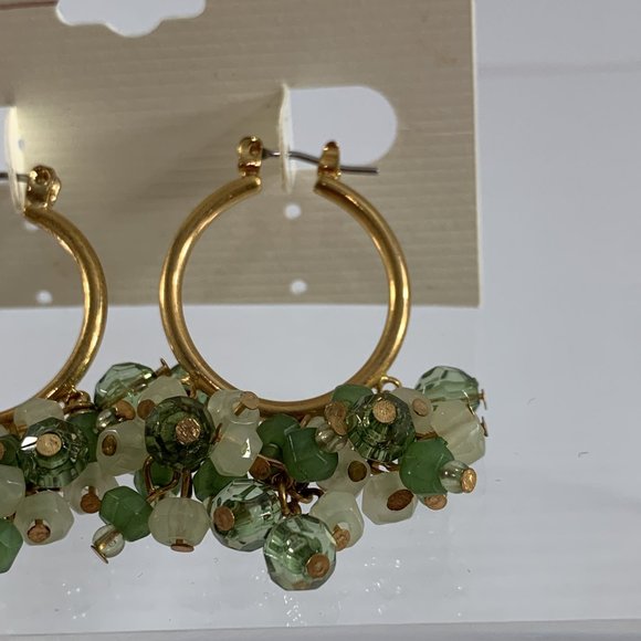 Gigi In Style Gold Tone Earrings Cluster Two Tone Green Beads Hoops 1.75" Long - Picture 2 of 5